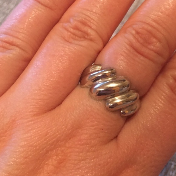 Silver Colored Ring - Picture 1 of 3